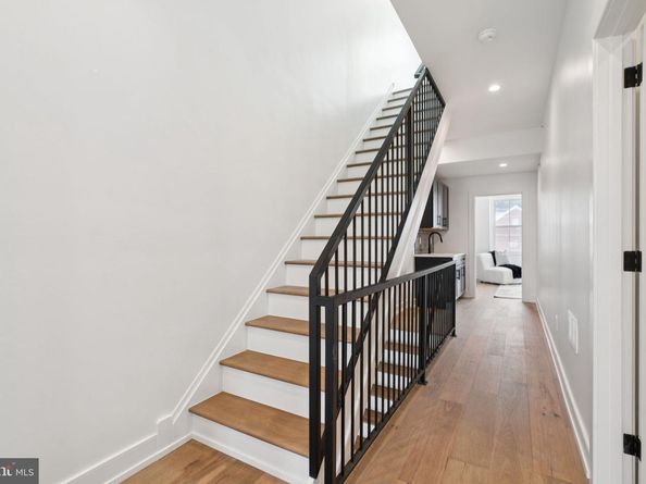 545 Green Lane, Philadelphia PA 19128