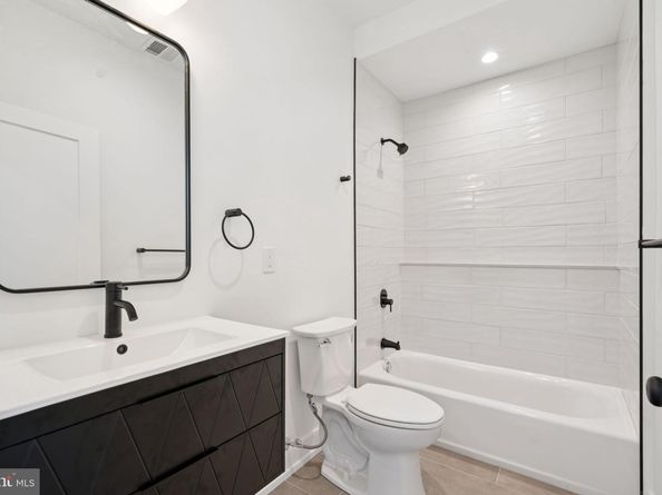 545 Green Lane, Philadelphia PA 19128