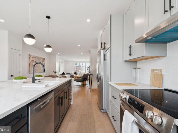 545 Green Lane, Philadelphia PA 19128