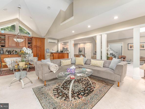 406 Brighton Circle, Devon PA 19333