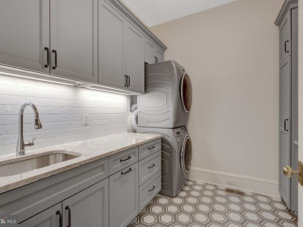 954 Mackall Farms Lane, Mclean VA 22101
