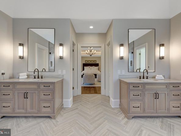 954 Mackall Farms Lane, Mclean VA 22101