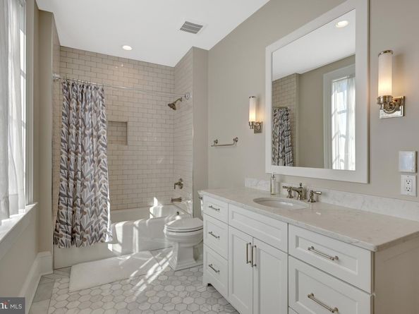 954 Mackall Farms Lane, Mclean VA 22101