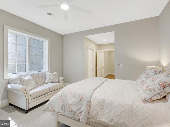 954 Mackall Farms Lane, Mclean VA 22101