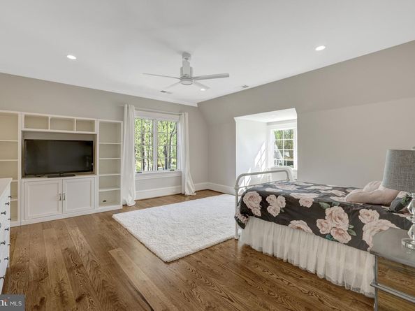 954 Mackall Farms Lane, Mclean VA 22101