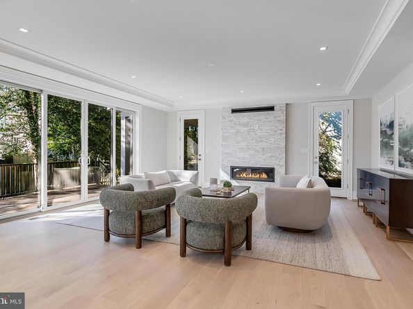 4102 18TH Road N, Arlington VA 22207