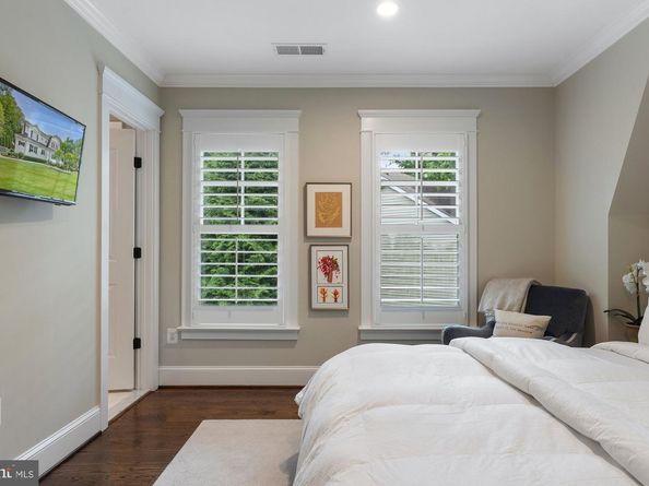 900 Park Street SE, Vienna VA 22180
