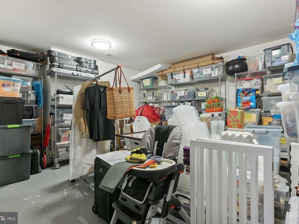 900 Park Street SE, Vienna VA 22180
