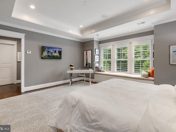 900 Park Street SE, Vienna VA 22180