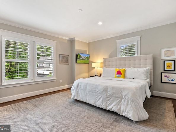 900 Park Street SE, Vienna VA 22180