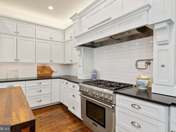 900 Park Street SE, Vienna VA 22180
