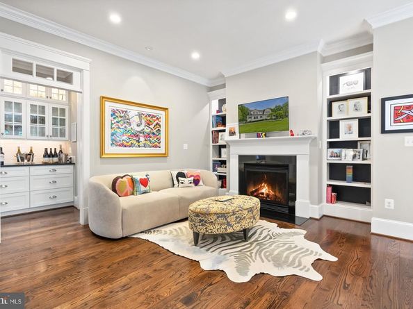 900 Park Street SE, Vienna VA 22180