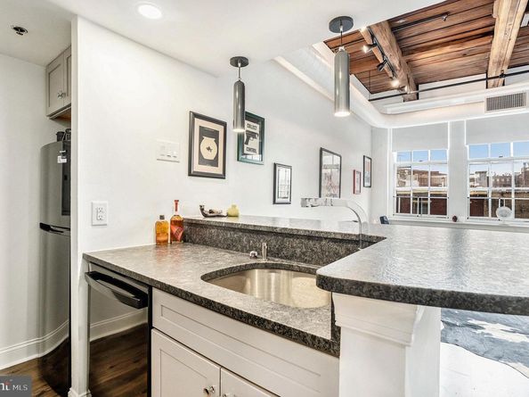301 Race Street 411, Philadelphia PA 19106