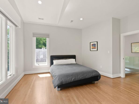 3100 N Monroe Street, Arlington VA 22207