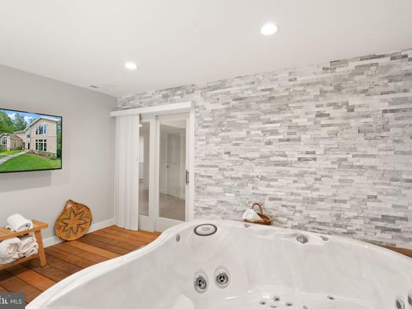 3100 N Monroe Street, Arlington VA 22207