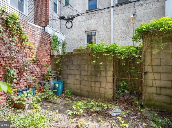 805 S 8TH Street, Philadelphia PA 19147