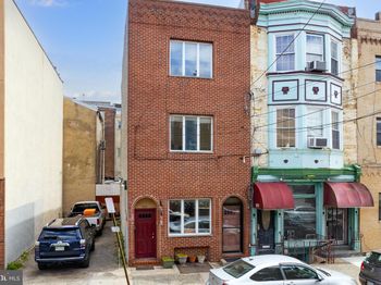805 S 8TH Street