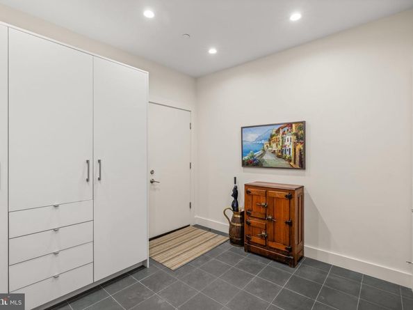 249 S 24TH Street H, Philadelphia PA 19103