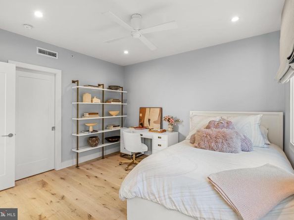 249 S 24TH Street H, Philadelphia PA 19103