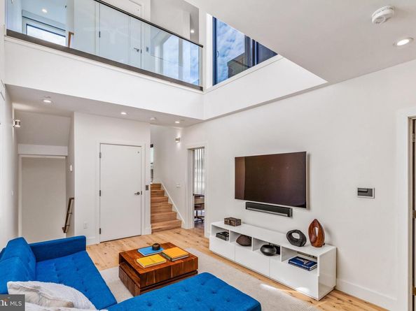 249 S 24TH Street H, Philadelphia PA 19103