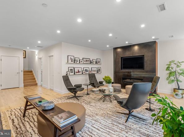 249 S 24TH Street H, Philadelphia PA 19103