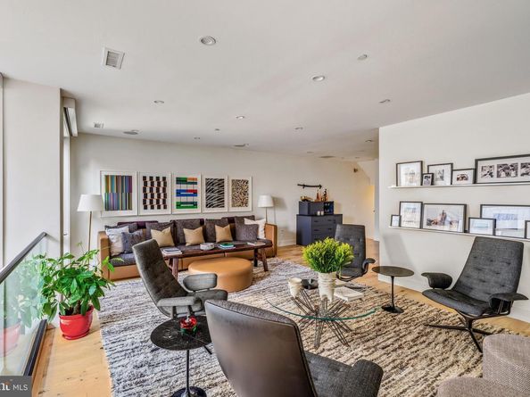 249 S 24TH Street H, Philadelphia PA 19103