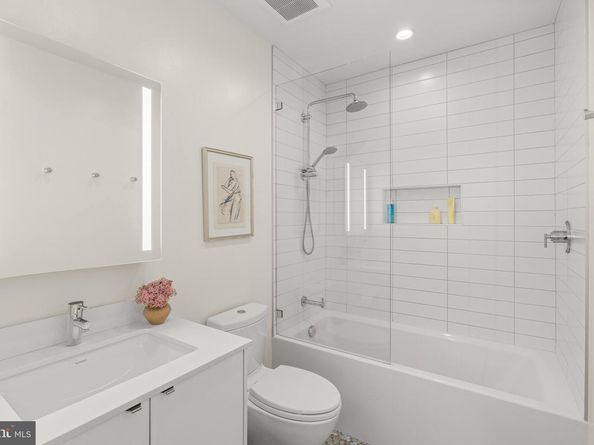 249 S 24TH Street H, Philadelphia PA 19103