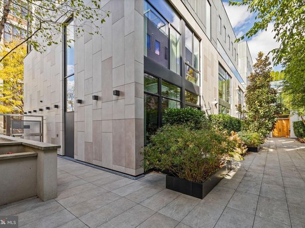 249 S 24TH Street H, Philadelphia PA 19103