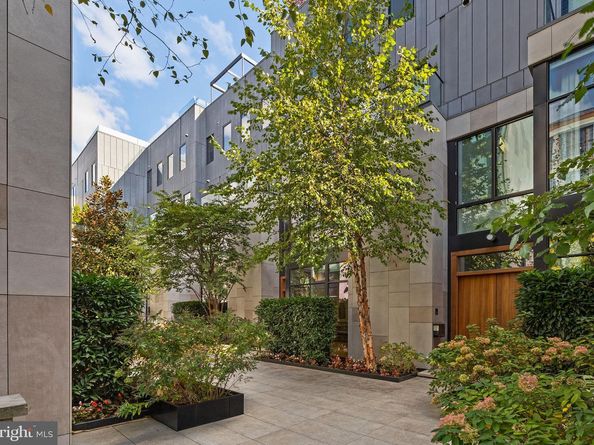 249 S 24TH Street H, Philadelphia PA 19103