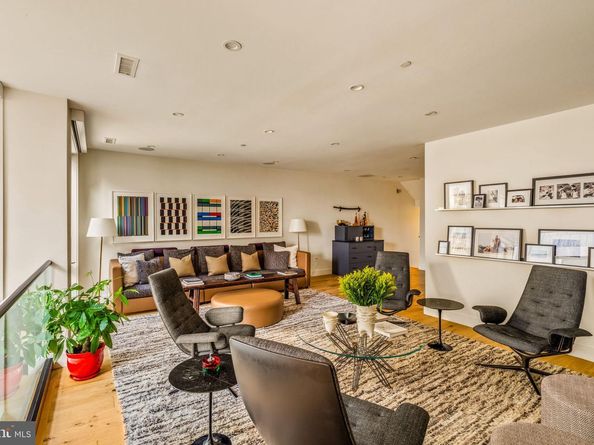 249 S 24TH Street H, Philadelphia PA 19103