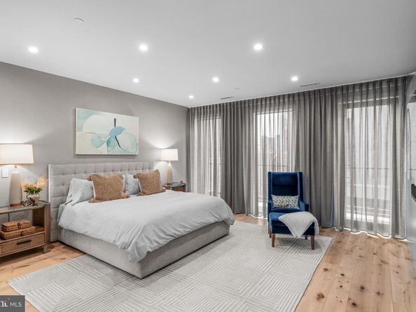 249 S 24TH Street H, Philadelphia PA 19103