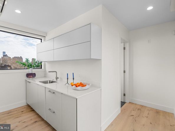 249 S 24TH Street H, Philadelphia PA 19103