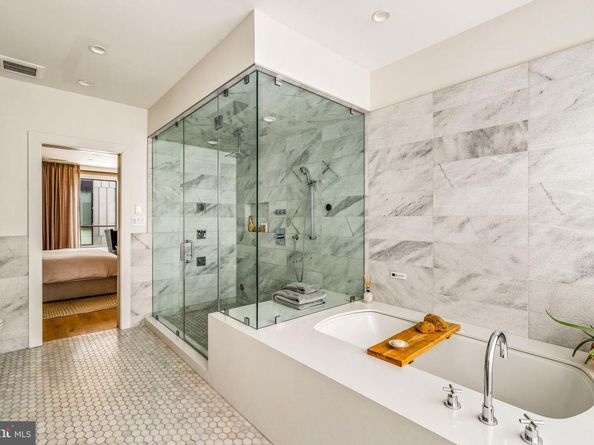 249 S 24TH Street H, Philadelphia PA 19103