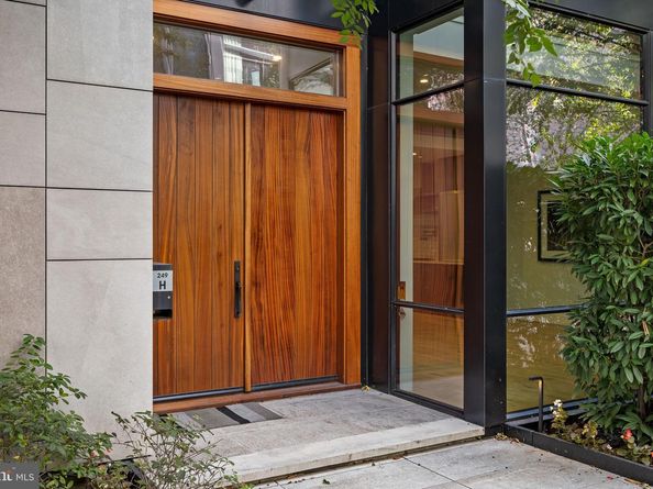 249 S 24TH Street H, Philadelphia PA 19103