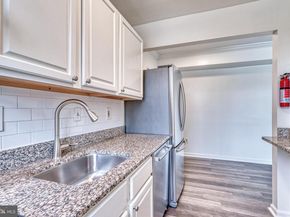 5 46TH Street SE 6, Washington DC 20019