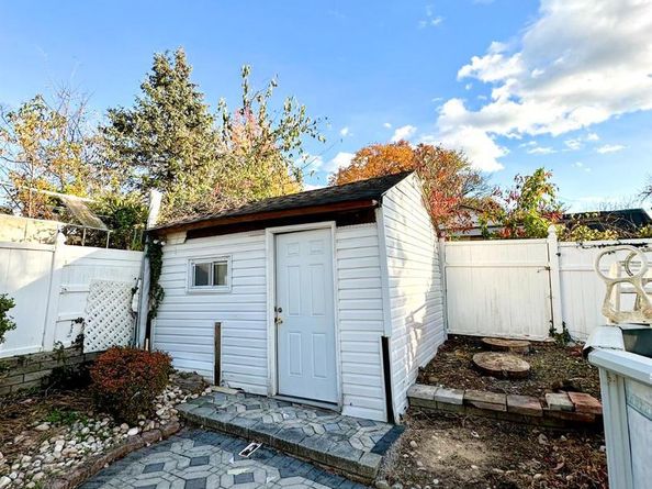 910 Magnolia Avenue, Croydon PA 19021