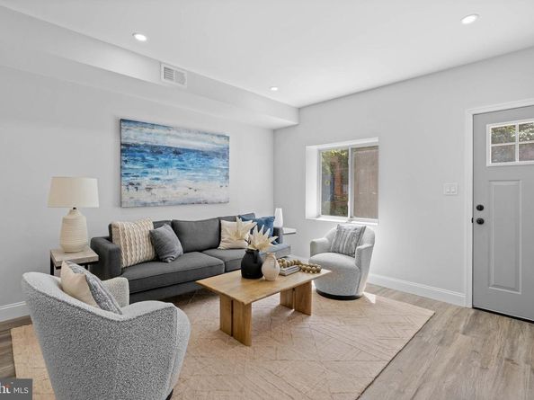 427 Tasker Street, Philadelphia PA 19148