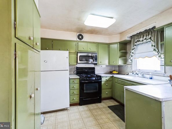1135 E Johnson Street, Philadelphia PA 19138