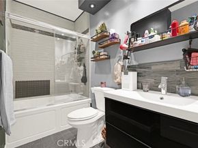11225 Peach Grove Street 102, North Hollywood (los Angeles) CA 91601