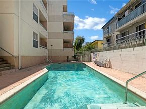 11225 Peach Grove Street 102, North Hollywood (los Angeles) CA 91601