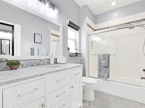 11225 Peach Grove Street 102, North Hollywood (los Angeles) CA 91601
