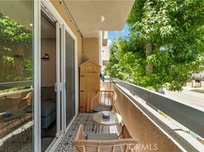 11225 Peach Grove Street 102, North Hollywood (los Angeles) CA 91601
