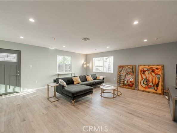 7449 Alabama Avenue, Canoga Park (los Angeles) CA 91303