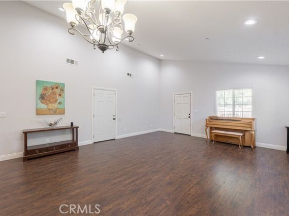 7449 Alabama Avenue, Canoga Park (los Angeles) CA 91303