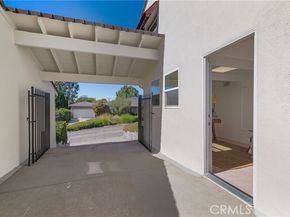 100 E Kenneth Road, Glendale CA 91207