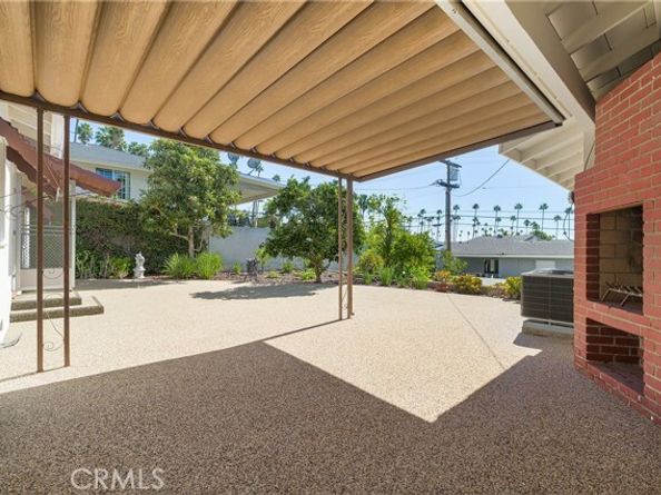 100 E Kenneth Road, Glendale CA 91207