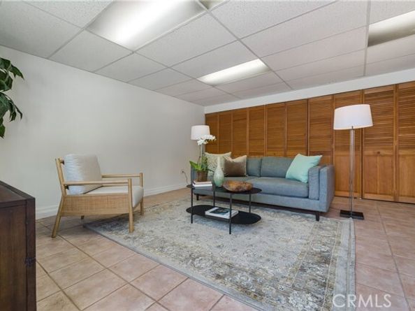 100 E Kenneth Road, Glendale CA 91207