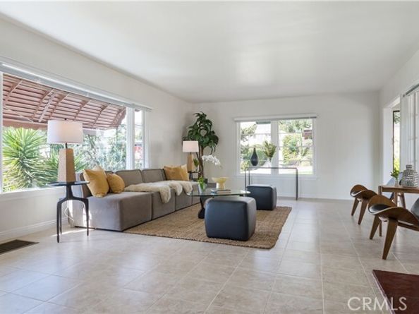 100 E Kenneth Road, Glendale CA 91207