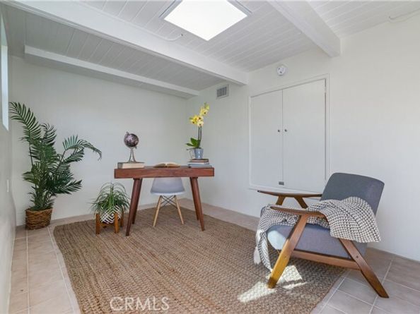 100 E Kenneth Road, Glendale CA 91207