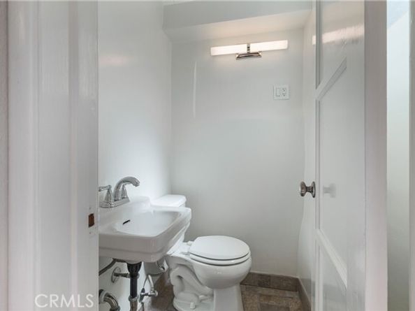 100 E Kenneth Road, Glendale CA 91207